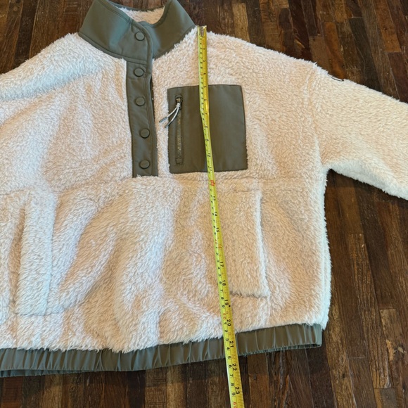 Vuori Cream and Olive Sherpa Sweatshirt - Picture 9 of 11